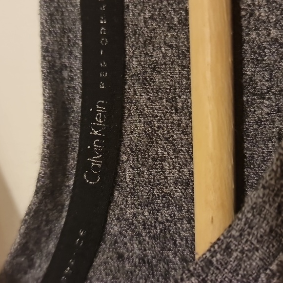 Calvin Klein womans small grey long sleeve. Workout, comfy, minimalist - Picture 3 of 4